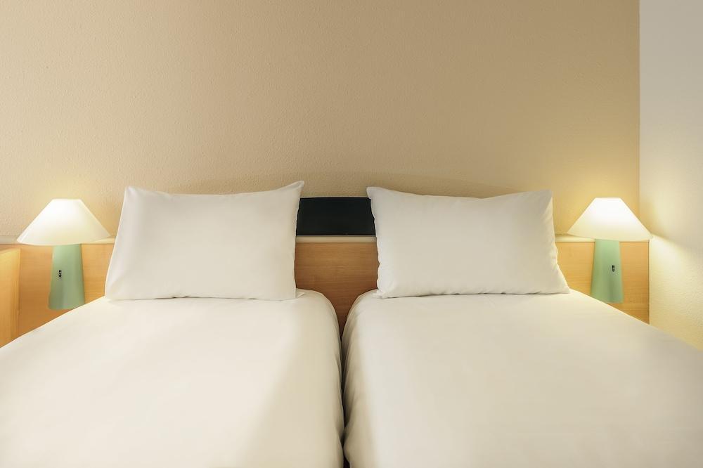 Ibis Centre Hotel 3*